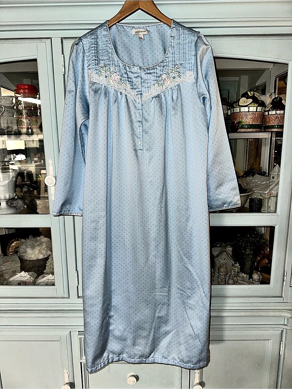 Vintage croft & barrow Floral Embroidered Blue nightgown Size Medium